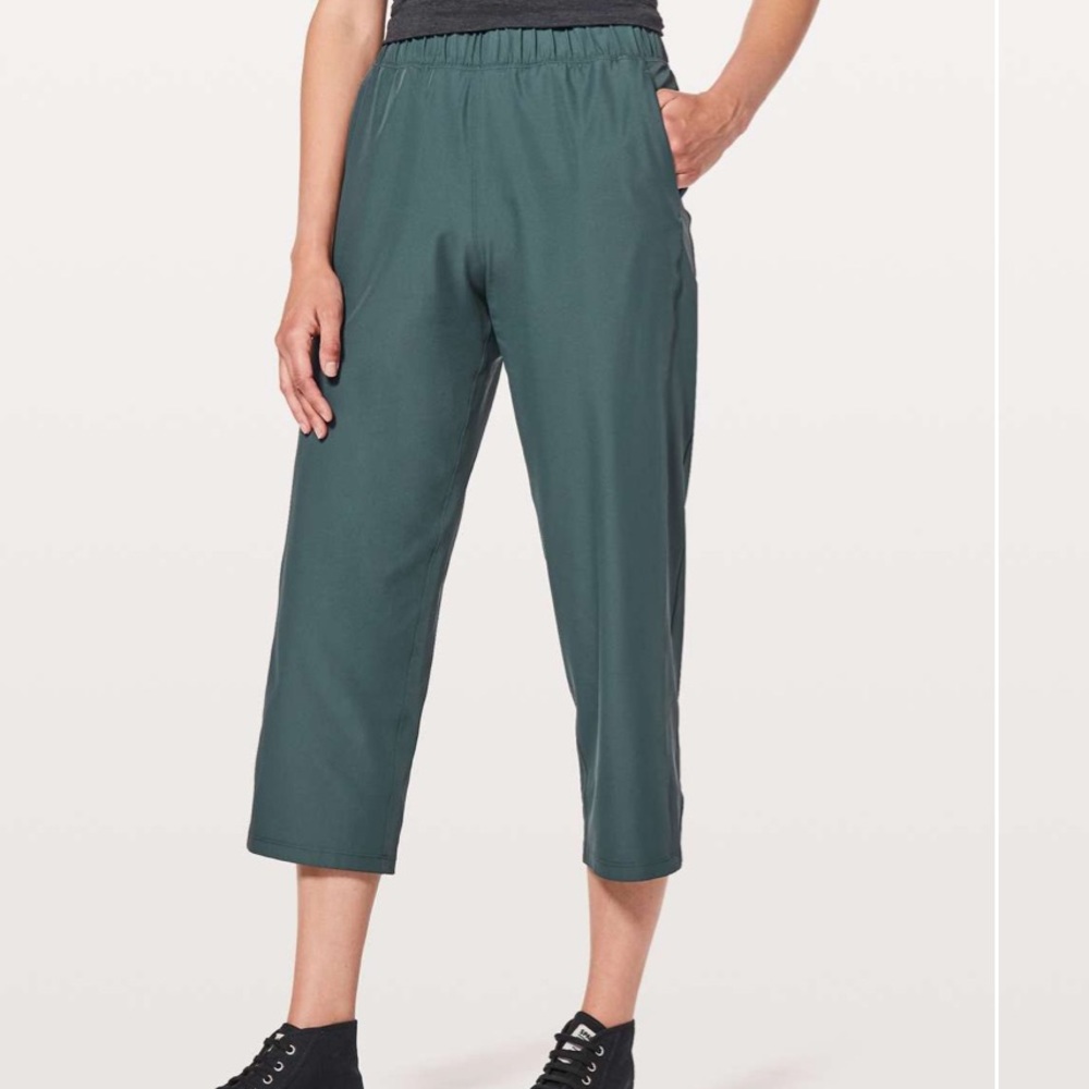 ✨NWT✨ Lululemon Women’s Next Move Crop 23”
